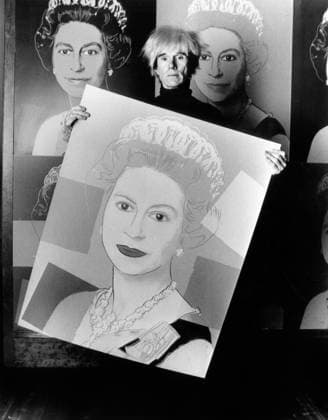 Andy Warhol with the portrait of Queen Elizabeth II of England on September 30th, 1984 in London (b w photo) 1997227 Andy Warhol with the portrait of Queen Elizabeth II of England on September 30th, 1984 in London (b w photo) by Warhol, Andy (1928-87); (add.info.: Andy Warhol (1928-87) American Pop artist.); 2023 The Andy Warhol Foundation for the Visual Arts, Inc. Licensed by DACS, London. Please note: The artwork in this photograph is in copyright. It is your responsibility to ensure this additional copyright is cleared prior to use through the appropriate national collecting society: DACS (UK), ADAGP (France), ARS (USA), SAIE (Italy), VG Bild-Kunst (Germany) or the sister society in your territory. Copyright: x x2023xThexAndyxWarholxFoundationxforxthexVisualxArts,xInc.x xLicensedxbyxDACS,xLondonx xBridgemanxImagesx 1997227