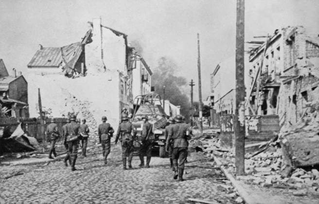 German occupation of Sochacz, Poland, 1939 (b w photo) XJL211208 German occupation of Sochacz, Poland, 1939 (b w photo); Private Collection. Copyright: xBridgemanxImagesx 211208