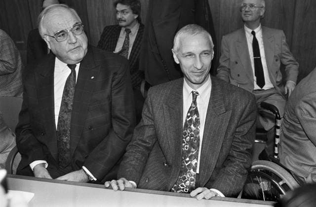 Deutschland, Bonn, 19.09.1993 Archiv.: 42-14-28 CDU-Fraktionssitzung Foto: Bundeskanzler Helmut Kohl und der CDU-Kandidat fuer das Amt des Bundespraesidenten Steffen Heitmann CDU-Fraktionssitzung *** Germany, Bonn, 19 09 1993 Archive 42 14 28 CDU parliamentary group meeting Photo Federal Chancellor Helmut Kohl and the CDU candidate for the office of Federal President Steffen Heitmann CDU parliamentary group meeting