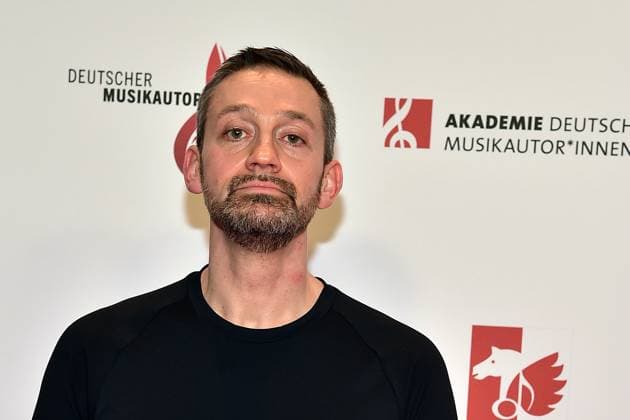 15. Deutschen Musikautor innenpreis Fritz Kalkbrenner Ankunft zur Verleihung des 15. Deutschen Musikautor innenpreis im Hotel Ritz in Berlin, am 08.02.2024
