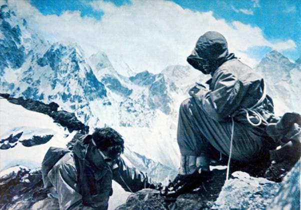 Photograph of George Mallory (1886-1924) and Fanny Bullock Workman (1859-1925) reaching the summit Pokalde, a mountain peak of Nepal. Dated 20th Century, Copyright: xUnitedxArchivesx xWorldxHistoryxArchivex WHA_085_0663