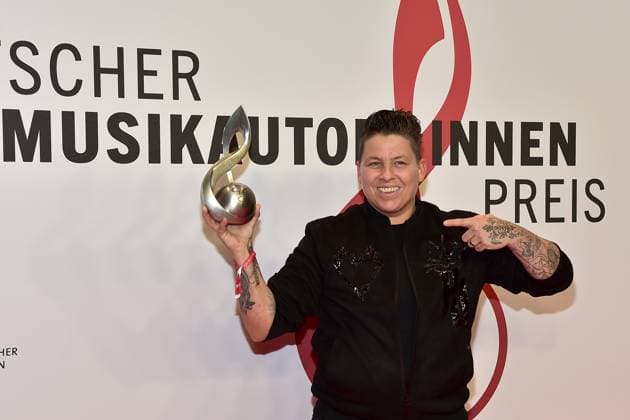 15. Deutschen Musikautor innenpreis Kerstin Ott, Gewinnerin Schlager Ankunft zur Verleihung des 15. Deutschen Musikautor innenpreis im Hotel Ritz in Berlin, am 08.02.2024
