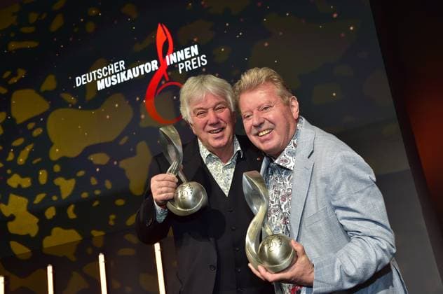 15. Deutschen Musikautor innenpreis Preisträger ...Rolf Zuckowski, MUsik & Engagement, Volker Rosin, KInderlieder Ankunft zur Verleihung des 15. Deutschen Musikautor innenpreis im Hotel Ritz in Berlin, am 08.02.2024