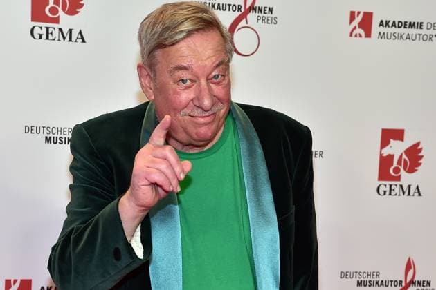15. Deutschen Musikautor innenpreis Christoph Biemann, deutscher Autor, Regisseur und Darsteller. Er ist einer der Moderatoren der Sendung mit der Maus und einer der Experten der Quizshow Frag doch mal die Maus Ankunft zur Verleihung des 15. Deutschen Musikautor innenpreis im Hotel Ritz in Berlin, am 08.02.2024
