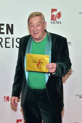 15. Deutschen Musikautor innenpreis Christoph Biemann, deutscher Autor, Regisseur und Darsteller. Er ist einer der Moderatoren der Sendung mit der Maus und einer der Experten der Quizshow Frag doch mal die Maus Ankunft zur Verleihung des 15. Deutschen Musikautor innenpreis im Hotel Ritz in Berlin, am 08.02.2024