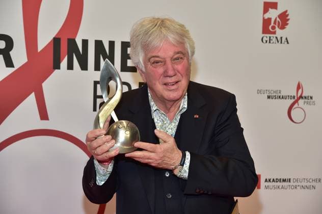 15. Deutschen Musikautor innenpreis Rolf Zuckowski, Musik & Engagment Ankunft zur Verleihung des 15. Deutschen Musikautor innenpreis im Hotel Ritz in Berlin, am 08.02.2024