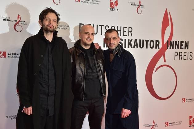 15. Deutschen Musikautor innenpreis Musikergruppe MODERAT, Dance Elektro, v.l.n.r. Sascha Ring, Gernot Bronsert, Sebastian Szary Ankunft zur Verleihung des 15. Deutschen Musikautor innenpreis im Hotel Ritz in Berlin, am 08.02.2024