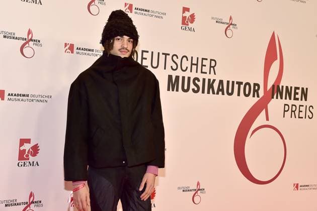 15. Deutschen Musikautor innenpreis Shivan Darouiche, badchieff Ankunft zur Verleihung des 15. Deutschen Musikautor innenpreis im Hotel Ritz in Berlin, am 08.02.2024