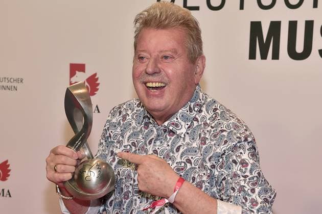 15. Deutschen Musikautor innenpreis VOLKER Rosin, Preisträger Kinderlieder Ankunft zur Verleihung des 15. Deutschen Musikautor innenpreis im Hotel Ritz in Berlin, am 08.02.2024