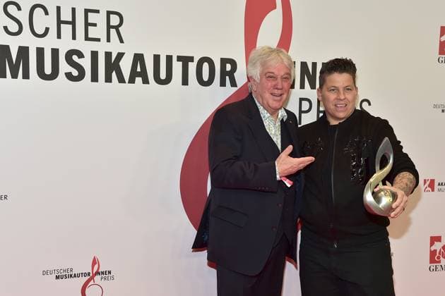 15. Deutschen Musikautor innenpreis Rolf Zuckowski, Kerstin Ott, Gewinnerin, Kategorie Schlager Ankunft zur Verleihung des 15. Deutschen Musikautor innenpreis im Hotel Ritz in Berlin, am 08.02.2024