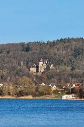 Eschwege Themenfoto: Deutschland, Stadt, Eschwege, Hessen, 07.02.2024 Werratalsee mit dem Schloss Wolfsbrunnen in Eschwege, Hessen Themenfoto: Deutschland, Stadt, Eschwege, Hessen, 07.02.2024 *** Eschwege Theme photo Germany, City, Eschwege, Hesse, 07 02 2024 Lake Werratal with Wolfsbrunnen Castle in Eschwege, Hesse Theme photo Germany, City, Eschwege, Hesse, 07 02 2024 Copyright: xAugstx xEibner-Pressefotox EP_jat