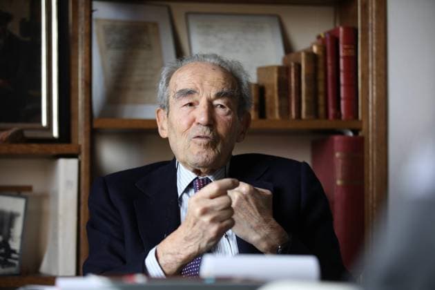 DECES DE ROBERT BADINTER PHOTOPQR LE PARISIEN Olivier Arandel ; 09 02 Décès de Robert Badinter ARCHIVES FRANCE Death of Robert Badinter, born March 30, 1928 in Paris, is a French politician, jurist and essayist. Professor of private law and lawyer at the Paris bar, he became known to the general public for his fight against the death penalty, the abolition of which he supported before Parliament in 1981. FILES Paris ; 29 01 2020 ; Paris, mercredi 29 janvier 2020. Robert Badinter, homme politique, juriste et essayiste français. Paris 75 France  Copyright: xPHOTOPQR LExPARISIEN MAXPPPxLP OlivierxArandelx 20200206LPA1077 20200206LPA1077
