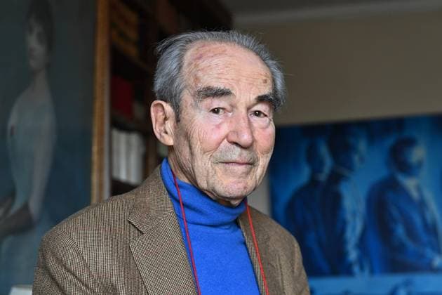 DECES DE ROBERT BADINTER PHOTOPQR OUEST FRANCE Franck Dubray ; 09 02 Décès de Robert Badinter ARCHIVES FRANCE Death of Robert Badinter, born March 30, 1928 in Paris, is a French politician, jurist and essayist. Professor of private law and lawyer at the Paris bar, he became known to the general public for his fight against the death penalty, the abolition of which he supported before Parliament in 1981. FILES Paris ; 25 02 2021 ; Portrait de Robert Badinter à son domicile parisien, avocat, homme politique français, ancien garde des Sceaux, il a obtenu l abolition de la peine de mort en France le 9 octobre 1981. (photo Franck Dubray) (MaxPPP TagID: maxnewsworldfive413309.jpg) Photo via MaxPPP Paris France Copyright: xPHOTOPQR OUESTxFRANCE MAXPPPxFranckxDubrayx 20210315OFR3387 maxnewsworldfive413309