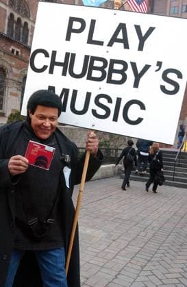 CHUBBY CHECKER PUBLICITY STUNT NY CHUBBY CHECKER STAGES A PUBLICITY STUNT FOR MUSICAL RECOGNITION BY THE ROCK AND ROLL HALL OF FAME TO BE HELD LATER THIS EVENING AT THE WALDORF ASTORIA. NEW YORK CITY. 15 MARCH 2004. PICTURES DENNIS VAN TINE, Credit:Dennis Van Tine Avalon  Copyright: xDennisxVanxTinex xAvalonx 0548576992
