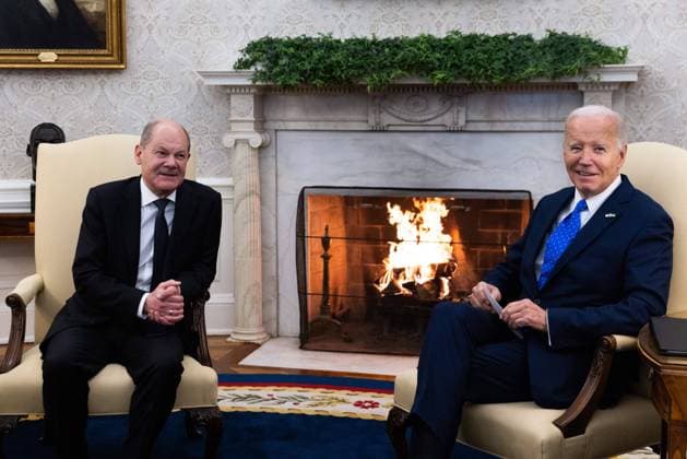 Bilder des Jahres 2024, News 02 Februar News Themen der Woche KW06 News Bilder des Tages February 9, 2024, Washington, District Of Columbia, USA: United States President Joe Biden and Chancellor Olaf Scholz of Germany meet in the Oval Office of the White House in Washington, DC on Friday, February 9, 2024 Washington USA - ZUMAs152 20240209_faa_s152_011 Copyright: xJuliaxNikhinsonx-xPoolxviaxCNPx