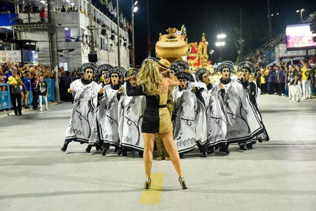 Entertainment Themen der Woche KW06 RIO DE JANEIRO, RJ - 11.02.2024: SAMBA SCHOOLS PARADE CARNIVAL RJ 2024 - São Clemente from the Gold Series of the Rio carnival paraded this Saturday, the 10th, with the group of samba schools trying to get a place in the Special Group in 2025. x2492648x  CarlosxSanttos