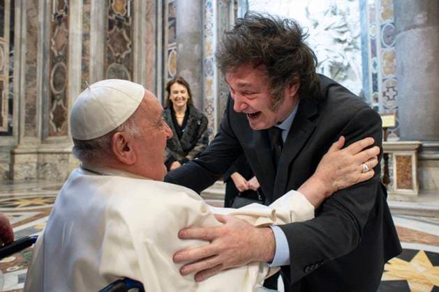 Bilder des Jahres 2024, News 02 Februar News Themen der Woche KW06 News Bilder des Tages Italy, Rome, Vatican, 2024 2 11.Pope Francis (L) greeting Argentine President Javier Milei (R) at the Vatican Photograph by Vatiocan Media Catholic Press Photo s. RESTRICTED TO EDITORIAL USE - NO MARKETING - NO ADVERTISING CAMPAIGNS.  Copyright: xVATICANxMEDIAx xipa-agency.netx xVaticanxMediax IPA_Agency_IPA43342494