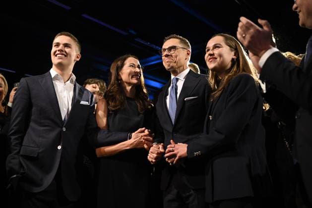 News Themen der Woche KW06 News Bilder des Tages National Coalition Party (NCP) presidential candidate Alexander Stubb (c) gets the results of the advance votes at his election reception in Helsinki, Finland, on February 11, 2024. Oliver Stubb, Suzanne Innes-Stubb and Emilie Stubb react with the candidate. Helsinki Finland  Copyright: xEmmixKorhonenx LKFTJK20240211201139FCHU