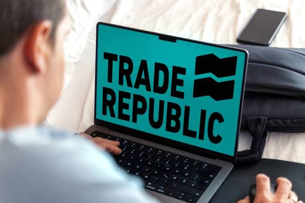 February 11, 2024: Man sitting at a laptop computer, the TRADE REPUBLIC stock exchange logo can be seen on the display. PHOTOMONTAGE *** Mann sitz an einem Laptop Computer, im Display ist das Logo der Börse TRADE REPUBLIC zu sehen. FOTOMONTAGE