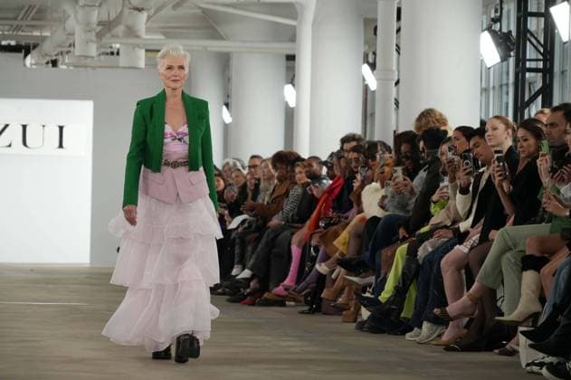 Bilder des Jahres 2024, Entertainment 02 Februar Entertainment Themen der Woche KW06 Entertainment Bilder des Tages February 11, 2024, New York, New York, USA: MAYE MUSK walks in the Juzui FW24 Fashion Show.Starrett Lehigh Building, NYC.February 11, 2024. New York USA - ZUMAms4_ 20240211_faf_ms4_002 Copyright: xSoniaxMoskowitzxGordonx