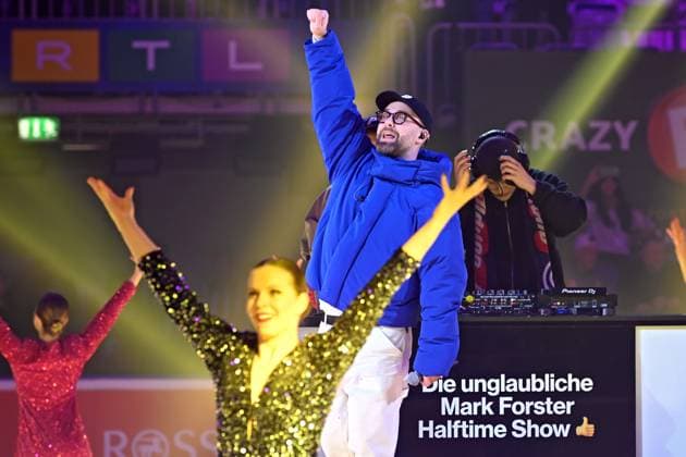 RTL - American Ice Football . Mark Forster anläßlich des RTL TV-Events American Ice Football am 11.02.2024 in der SAP-Arena Mannheim. 20240211MWI120361