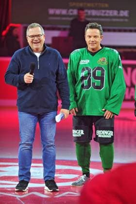 RTL - American Ice Football . Elton und Stefan Mross anläßlich des RTL TV-Events American Ice Football am 11.02.2024 in der SAP-Arena Mannheim. 20240211MWI120422