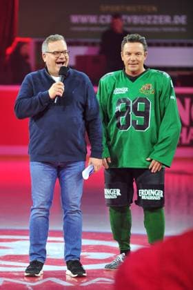 RTL - American Ice Football . Elton und Stefan Mross anläßlich des RTL TV-Events American Ice Football am 11.02.2024 in der SAP-Arena Mannheim. 20240211MWI120426