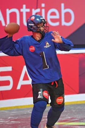 RTL - American Ice Football . Alexander Haupert anläßlich des RTL TV-Events American Ice Football am 11.02.2024 in der SAP-Arena Mannheim. 20240211MWI120096
