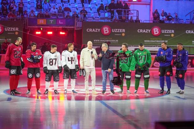 American Ice Football - 11.02.2024 Das Event-Spektakel in der SAP Arena Mannheim mit Elton, Frank Buschmann, Jörn Schlönvoigt, Stefan Mross, Serkan Yavuz, Pascal Hens. Mannheim SAP Arena Baden-Württemberg