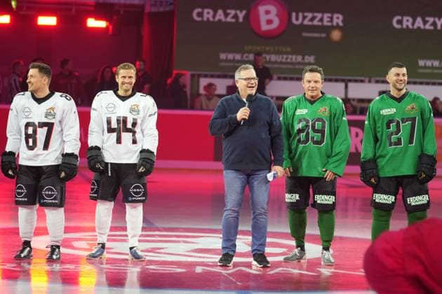 American Ice Football - 11.02.2024 Das Event-Spektakel in der SAP Arena Mannheim mit Elton, Frank Buschmann, Jörn Schlönvoigt, Stefan Mross, Serkan Yavuz, Pascal Hens. Mannheim SAP Arena Baden-Württemberg