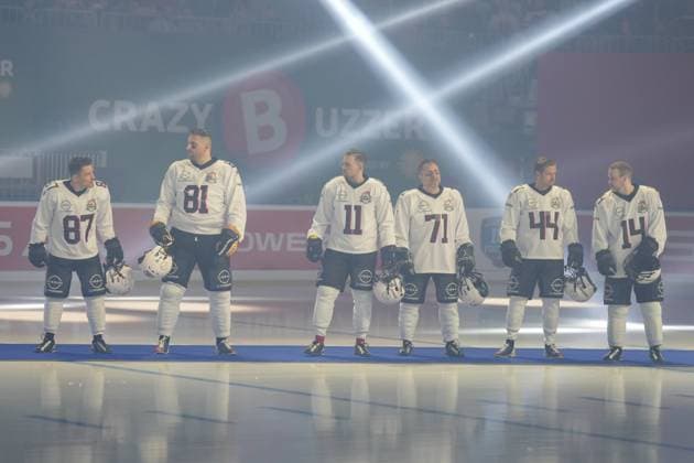 American Ice Football - 11.02.2024 Das Event-Spektakel in der SAP Arena Mannheim mit den Eastie Boys: Kevin Kuske, Philip Boy, Felix van Deventer, Evil Jared, Jörn Schlönvoigt, Eric Stehfest, Lars Pape, Henrik Scharnbacher. Mannheim SAP Arena Baden-Württemberg