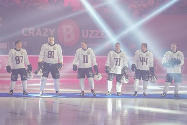 American Ice Football - 11.02.2024 Das Event-Spektakel in der SAP Arena Mannheim mit den Eastie Boys: Kevin Kuske, Philip Boy, Felix van Deventer, Evil Jared, Jörn Schlönvoigt, Eric Stehfest, Lars Pape, Henrik Scharnbacher. Mannheim SAP Arena Baden-Württemberg