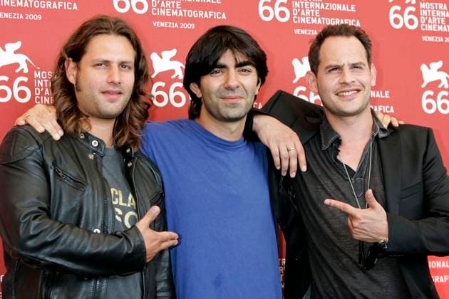 Adam Bousdoukos, Fatih Akin und Moritz Bleibtreu beim Photocall zum Kinofilm Soul Kitchen auf der Biennale di Venezia 2009 66. Internationale Filmfestspiele von Venedig im Palazzo del Casino. Venedig, 10.09.2009 *** Adam Bousdoukos, Fatih Akin and Moritz Bleibtreu at the photocall for the movie Soul Kitchen at the Biennale di Venezia 2009 66 Venice International Film Festival at the Palazzo del Casino Venice, 10 09 2009 Foto:xD.xBedrosianx xFuturexImagex soul_9906