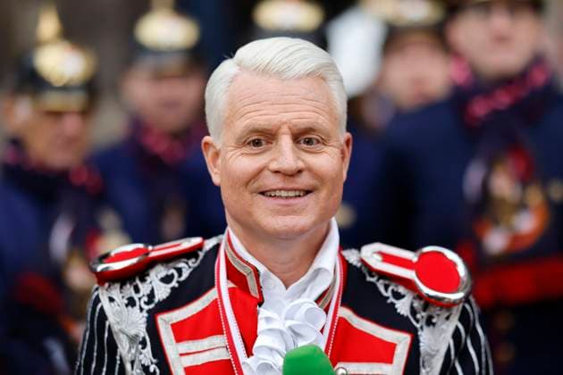 Entertainer Guido Cantz beim Kölner Rosenmontagszug 2024 unter dem Motto Wat e Theater - wat e Jeckespill zu sehen auf der Severinstraße in der Kölner Südtstadt. (Themenbild, Symbolbild) Köln, 12.02.2024 NRW Deutschland *** Entertainer Guido Cantz at the Cologne Rose Monday parade 2024 under the motto Wat e Theater wat e Jeckespill to be seen on Severinstraße in the southern part of Cologne Theme picture, symbolic picture Cologne, 12 02 2024 NRW Germany Copyright: xChristophxHardtx