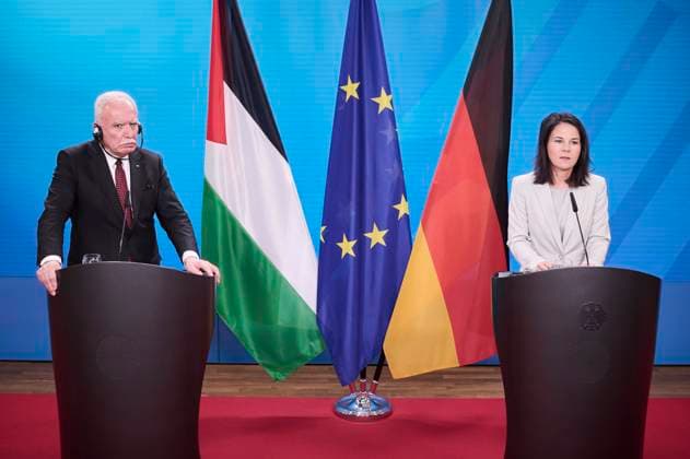 News Themen der Woche KW07 News Bilder des Tages Berlin, Pressekonferenz von Annalena Baerbock und Riad Malki Außenministerin Annalena Baerbock (Bündnis 90 Die Grünen) und der Außenminister der Palästinensischen Gebiete Riad Malki geben nach ihrem Gespräch zusammen mit am 13.02.2024 eine gemeinsame Pressekonferenz im Auswärtigen Amt in Berlin. Berlin Auswärtiges Amt Berlin Deutschland *** Berlin, Press conference by Annalena Baerbock and Riad Malki Foreign Minister Annalena Baerbock Bündnis 90 Die Grünen and the Foreign Minister of the Palestinian Territories Riad Malki will hold a joint press conference at the Federal Foreign Office in Berlin Berlin Federal Foreign Office Berlin Germany on 13 February 2024 after their talks with