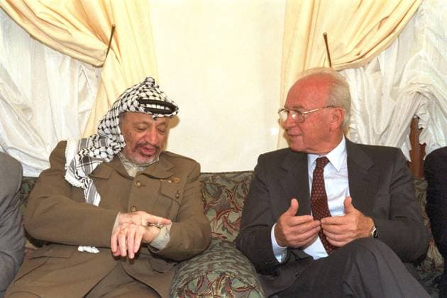 Israeli Prime Minister Yitzhak Rabin in a meeting with Palestinian leader, Yasser Arafat, Casablanca 1994, Copyright: xUnitedxArchivesx xWorldxHistoryxArchivex WHA_096_0706 !ACHTUNG AUFNAHMEDATUM GESCHÄTZT!