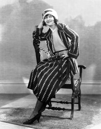 Seated Fashionable Woman in Three-Piece Outfit and Hat, Portrait, 1922  Copyright: xABxArchivex jtv004986