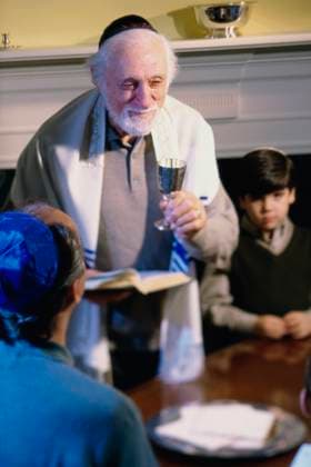 High angle view of a rabbi holding a goblet at a Hanukkah ceremony  Copyright: xx 1574R-014165 ,model released, Symbolfoto