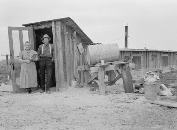 Mr. and Mrs. Wardlow at entrance to their dugout basement home, Oregon, 1939 (b w photo) 3738687 Mr. and Mrs. Wardlow at entrance to their dugout basement home, Oregon, 1939 (b w photo) by Lange, Dorothea (1895-1965); Private Collection; (add.info.: Dead Ox Flat, Malheur County, Oregon ). Copyright: xBridgemanxImagesx 3738687