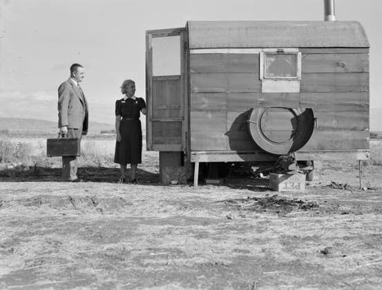 The camp nurse introduces doctor at Merrill FSA camp unit, Klamath County, Oregon, 1939 (b w photo) 3738698 The camp nurse introduces doctor at Merrill FSA camp unit, Klamath County, Oregon, 1939 (b w photo) by Lange, Dorothea (1895-1965); Private Collection; (add.info.: The camp nurse introduces doctor to mother of sick baby. Merrill, Klamath County, Oregon. FSA (Farm Security Administration) camp unit). Copyright: xBridgemanxImagesx 3738698
