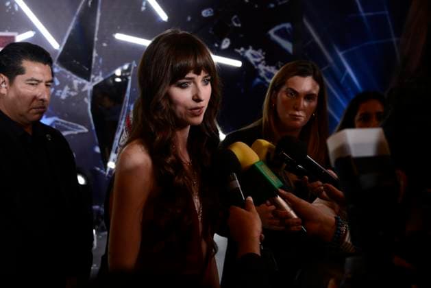 February 13, 2024, Mexico City, Ciudad de Mexico, Mexico: February 13, 2024, Mexico City, Mexico: Actress Dakota Johnson is interview during the red carpet of the Madame Web film premiere at Cinemex Antara. on February 13, 2024 in Mexico City, Mexico. Mexico City Mexico - ZUMAe321 20240213_zea_e321_105 Copyright: xCarlosxTischler xEyepixxGroupx
