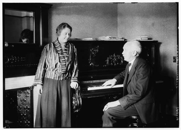Elisabeth Schumann with Richard Strauss (b w photo) 3823012 Elisabeth Schumann with Richard Strauss (b w photo) by Bain, George Grantham - Bain News Service (1865-1944); (add.info.: Elisabeth Schumann (1888-1952), German soprano whose most famous role was that of Sophie in Richard Strauss s Der Rosenkavalier. Richard Strauss (1864-1949) German composer). Copyright: xBridgemanxImagesx 3823012
