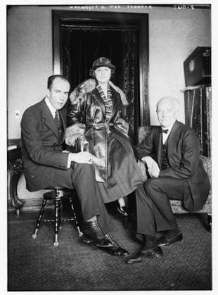 Elisabeth Schumann with Richard Strauss and his son Franz, (b w photo) 3823013 Elisabeth Schumann with Richard Strauss and his son Franz, (b w photo) by Bain, George Grantham - Bain News Service (1865-1944); (add.info.: Elisabeth Schumann (1888-1952) German soprano; Richard Strauss (1864-1949) German composer; son Franz (1897-19890)). Copyright: xBridgemanxImagesx 3823013