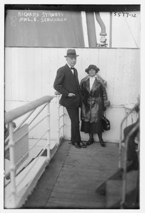 Elisabeth Schumann with Richard Strauss (b w photo) 3823015 Elisabeth Schumann with Richard Strauss (b w photo) by Bain, George Grantham - Bain News Service (1865-1944); (add.info.: Elisabeth Schumann (1888-1952) German soprano Richard Strauss (1864-1949) German composer). Copyright: xBridgemanxImagesx 3823015