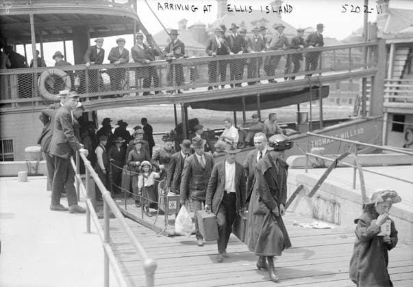 Group of emigrants arriving at Ellis Island, c.1905-1920 (b w photo) 4072622 Group of emigrants arriving at Ellis Island, c.1905-1920 (b w photo) by Bain, George Grantham - Bain News Service (1865-1944); Private Collection; (add.info.: Immigration station. Ellis Island, in Upper New York Bay, gateway for millions of immigrants to the United States as the nation s busiest immigrant inspection station 1892-1954.). Copyright: xBridgemanxImagesx 4072622