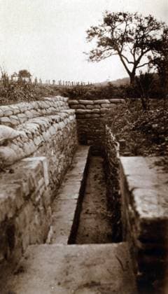 First World War (1914-1918): view of a trench model Lemberg trenchâï¿½, Hautebraye (Oise), 10 09 1916 XEE4133359 First World War (1914-1918): view of a trench model Lemberg trenchâï¿½, Hautebraye (Oise), 10 09 1916 by French Photographer, (20th century); Private Collection; (add.info.: First World War (1914-1918): view of a trench model Lemberg trenchâï¿½, Hautebraye (Oise), 10 09 1916); Stefano Bianchetti. Copyright: xStefanoxBianchettix xBridgemanxImagesx 4133359