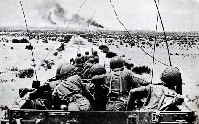 Israeli armoured column on the way to a Battle in the Sinai Region during the Six Day War 1967, Copyright: xUnitedxArchivesx xWorldxHistoryxArchivex WHA_119_0695 EDITORIAL USE ONLY