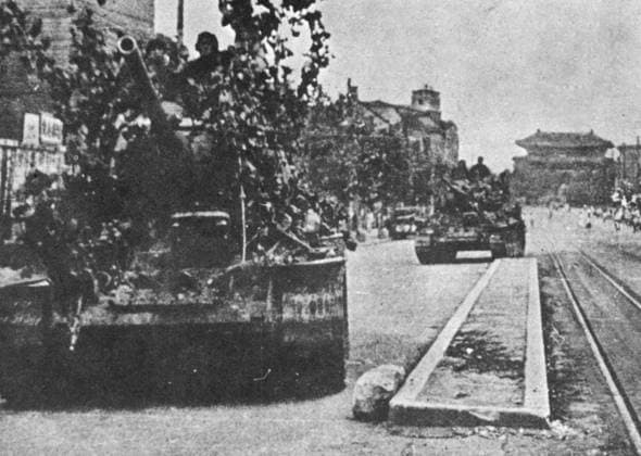 North Korean tanks invading Seoul, capital city of South Korea. 1950. The tanks are moving from Dongdaemun (East Gate) to Jongro, the city center., Copyright: xUnitedxArchivesx xWorldxHistoryxArchivex WHA_161_0913 !ACHTUNG AUFNAHMEDATUM GESCHÄTZT!
