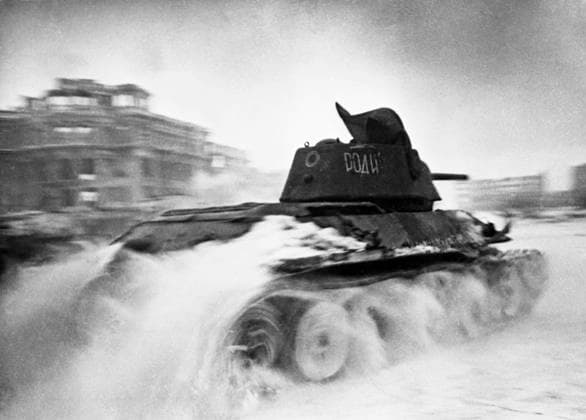 End of Stalingrad Battle 5584503 02.02.1943 Soviet tanks in Stalingrad, February 1943. Great Patriotic War (1941-1945). Zelma Sputnik Volgograd Russia  Copyright: xZelmax