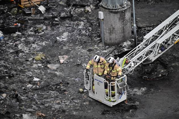 GÖTEBORG, SVERIGE 20240215 Räddningstjänsten arbetar med den utbrunna anläggningen efter branden pa Lisebergs Oceana pa Mölndalsvägen. GÖTEBORG SVERIGE x9200x *** GÖTEBORG, SVERIGE 20240215 The rescue services are working on the burnt out facility after the fire at Lisebergs Oceana on Mölndalsvägen GÖTEBORG SVERIGE x9200x  Copyright: xBjörnxLarssonxRosvall TTx OCEANA BRAND EFTERARBETE XhzRUoFpp_4